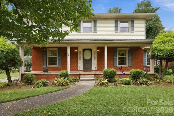 1641 Camelot Drive, Hendersonville, NC 28739