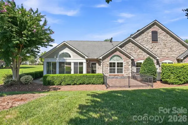 821 Ledgestone Court, Tega Cay, SC 29708
