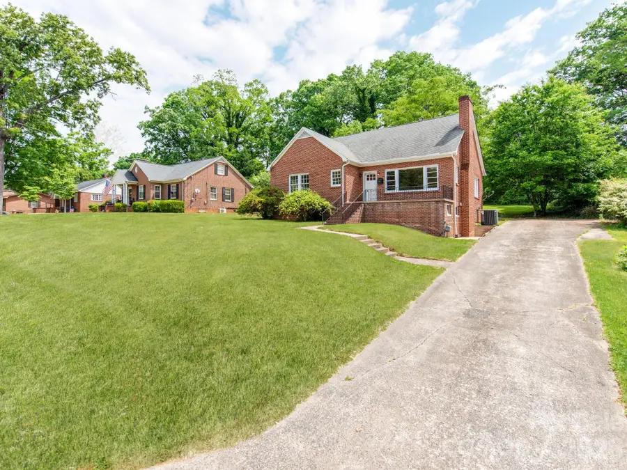 113 Falls Street, Morganton, NC 28655 - #2