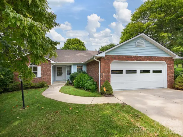 5 St Andrews Drive, Etowah, NC 28729