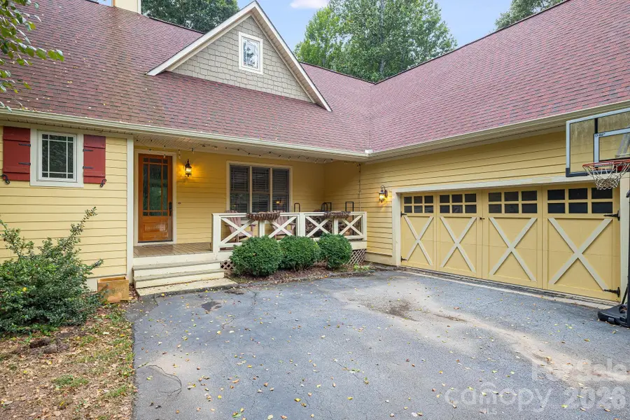 312 E Forest Place, Candler, NC 28715 - #2
