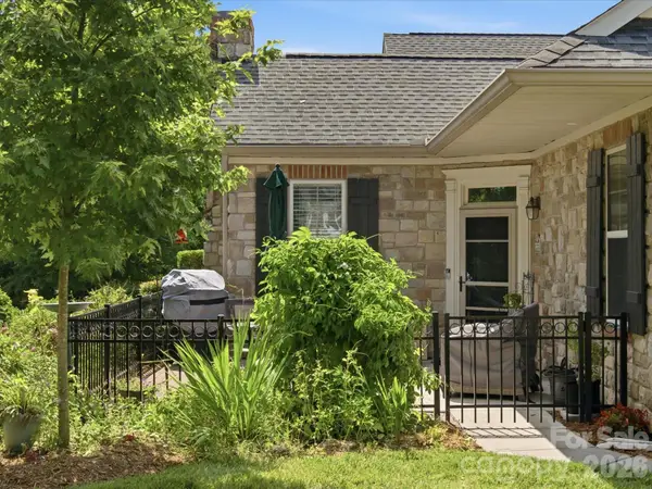 868 Ledgestone Court, Tega Cay, SC 29708