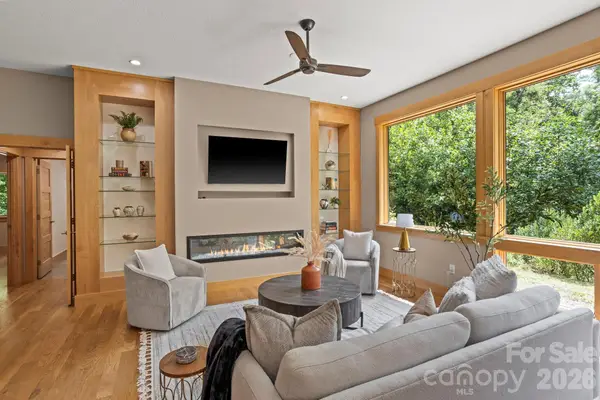 36 Ravenwood Drive, Fletcher, NC 28732