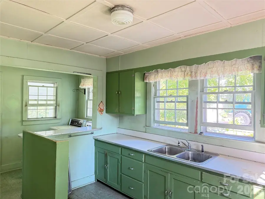 1650 Berkley Street Sw, Lenoir, NC 28645 - #2