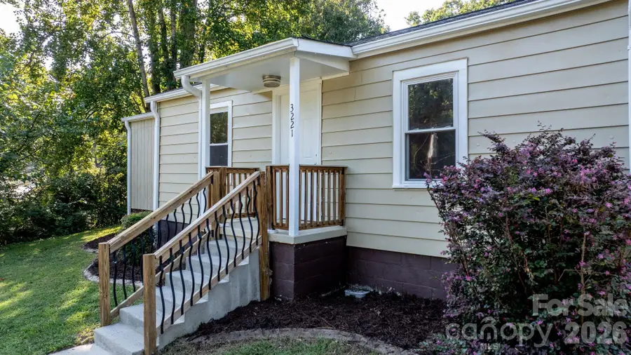 3221 1st Avenue Drive Se, Conover, NC 28613 - #3