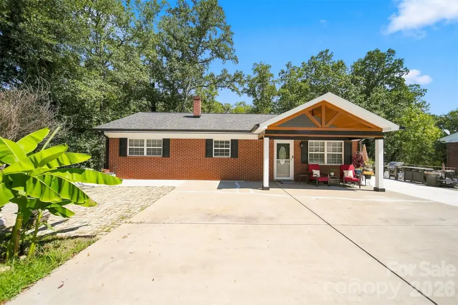100 30th Avenue Nw, Hickory, NC 28601 - #2