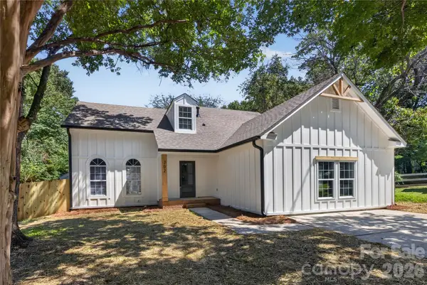 702 Foxborough Road, Charlotte, NC 28213