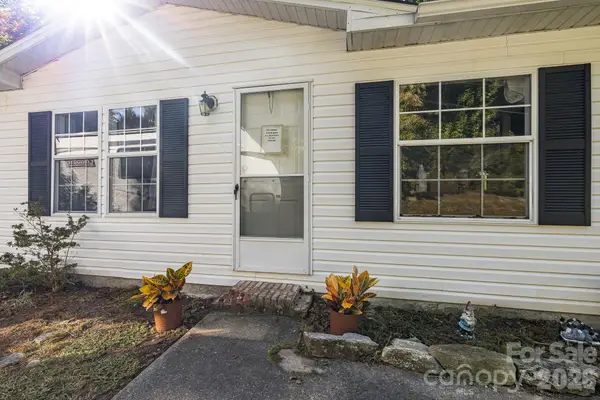 96 Fallswood Court, Hendersonville, NC 28739