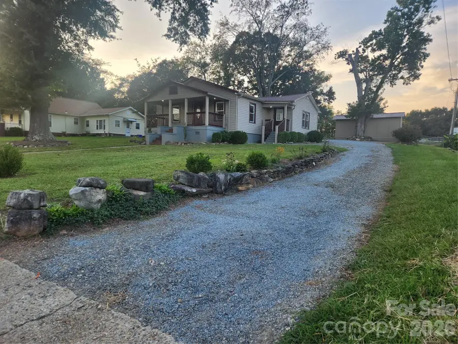 8 N Summit Avenue, Granite Falls, NC 28630 - #2
