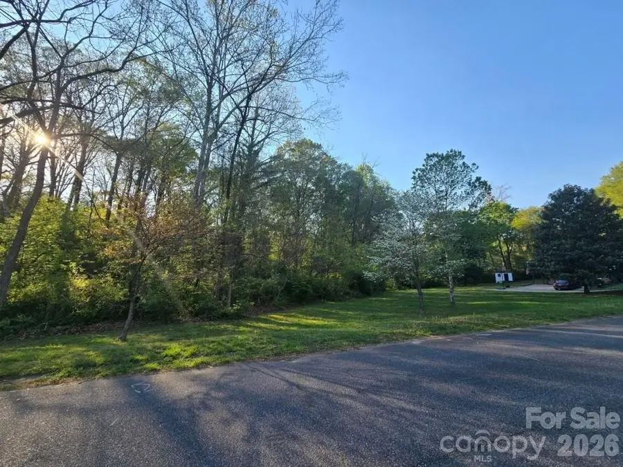 969 8th Avenue Nw, Hickory, NC 28601 - #3