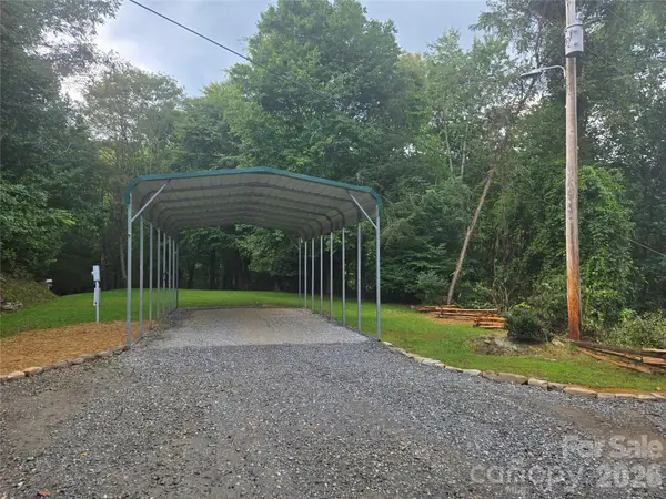 128 Triangle Road, Tuckasegee, NC 28783