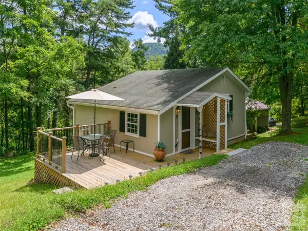 78 London Lane, Clyde, NC 28721