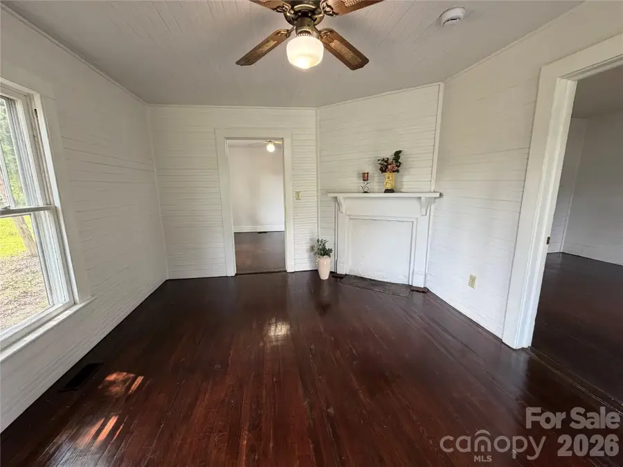 142 26th Street Sw, Hickory, NC 28602 - #3