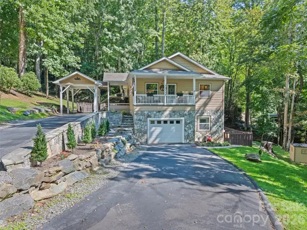 100 Loafer Lane, Waynesville, NC 28785