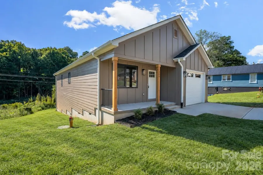 308 N Caldwell Avenue, Newton, NC 28658 - #2