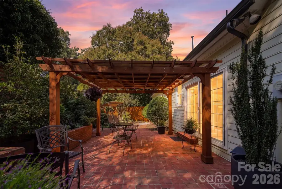 114 6th Avenue Ne, Hickory, NC 28601 - #2