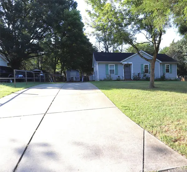 9821 Garth Wood Road, Charlotte, NC 28273