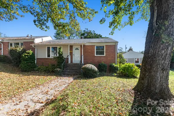 27 Trowbridge Lane, Brevard, NC 28712