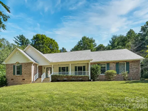 106 Fish Hawk Drive, Hendersonville, NC 28739