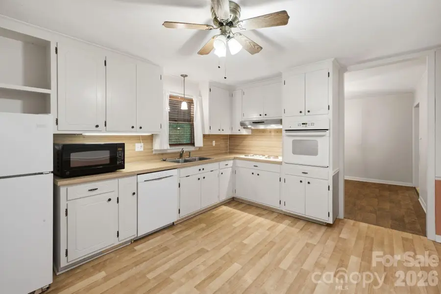 1536 Nottingham Drive, Newton, NC 28658 - #3