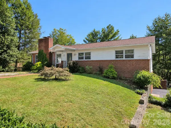 414 Heather Circle, Hendersonville, NC 28739