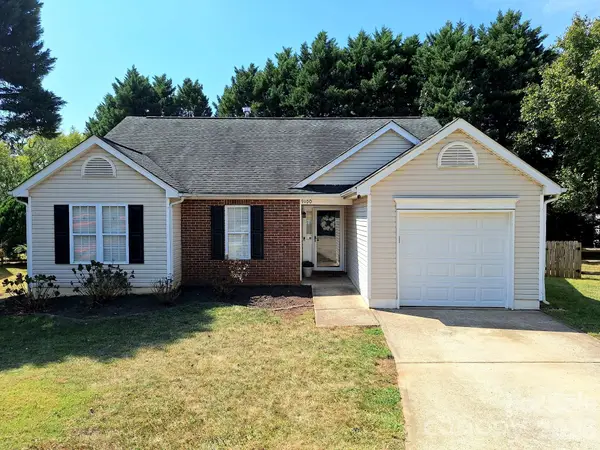 9100 Royal Highlands Court, Charlotte, NC 28277