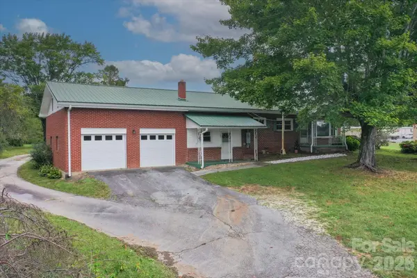 22 Madrid Lane, Hendersonville, NC 28792