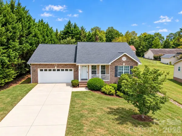 215 Pine Meadows Circle, Hickory, NC 28601