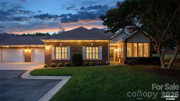 10925 Oakside Court, Pineville, NC 28210