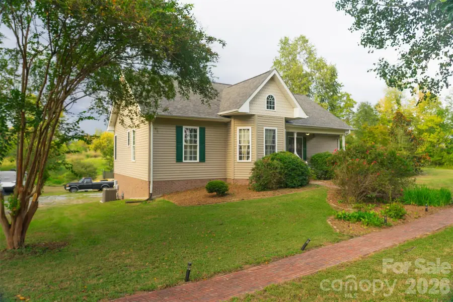 155 4th Avenue Ne, Catawba, NC 28609 - #3