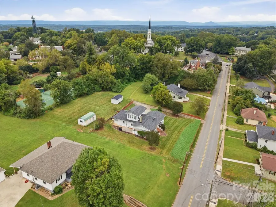110 Burkemont Avenue, Morganton, NC 28655 - #3