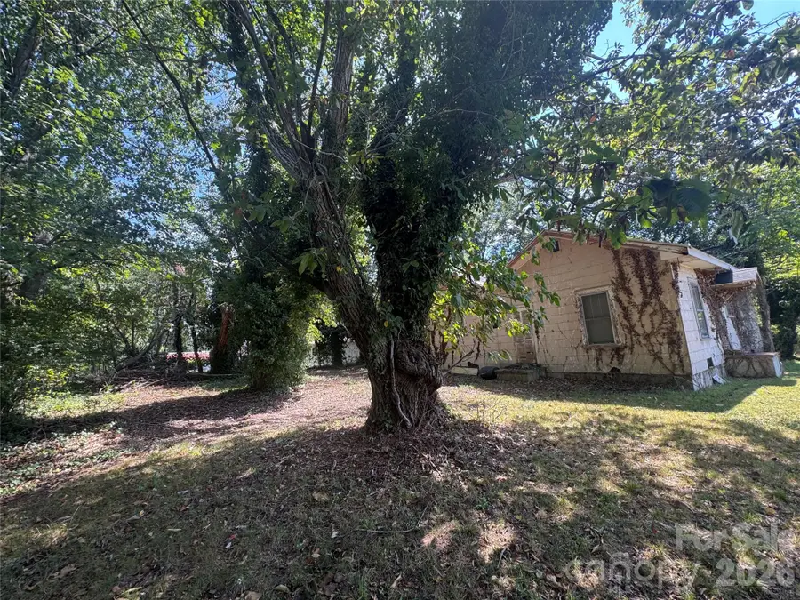 408 E Davidson Avenue, Gastonia, NC 28054 - #3