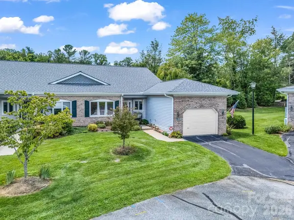 20 Country Meadows Lane, Hendersonville, NC 28792