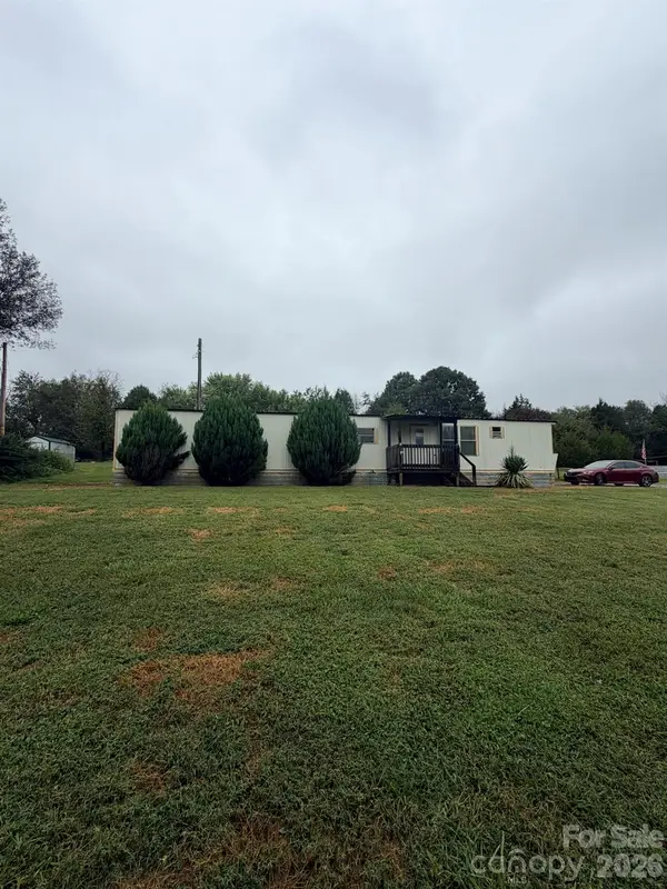 125 Deerfield Lane, Statesville, NC 28677