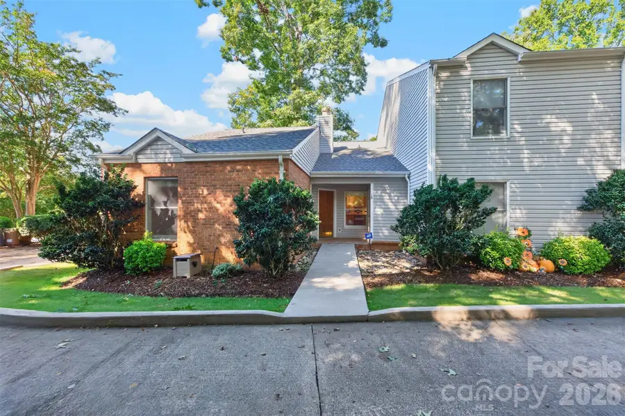 18 8th Avenue Nw #18, Hickory, NC 28601 - #2