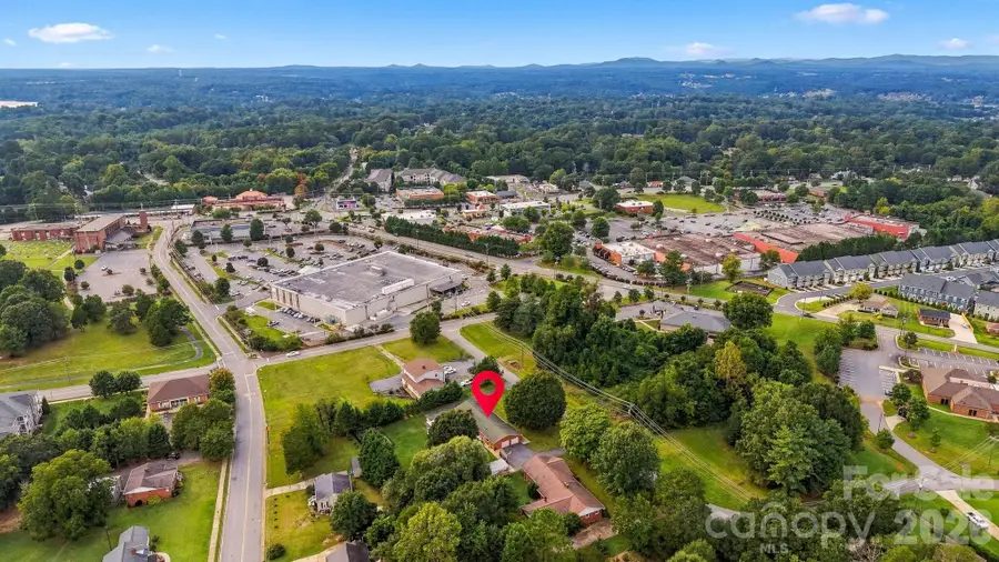 226 28th Avenue Place Ne, Hickory, NC 28601 - #3