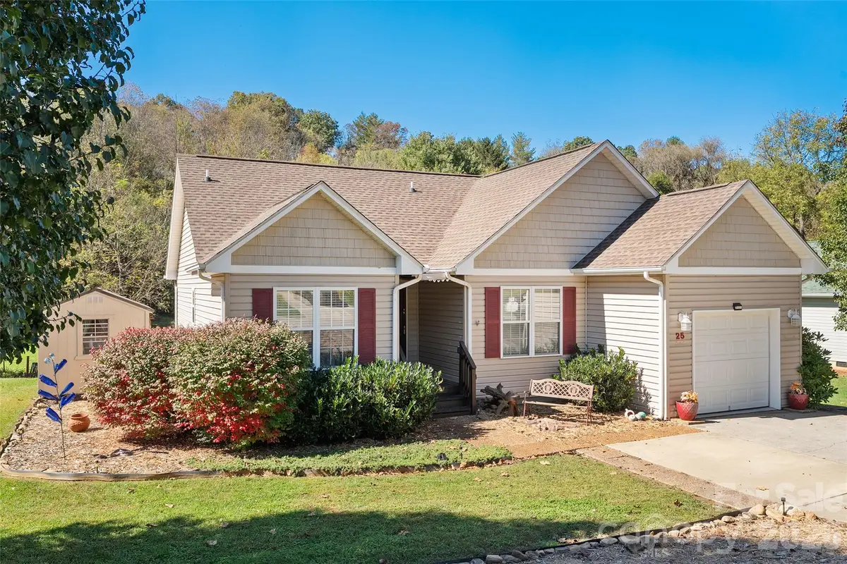 25 Village Street, Clyde, NC 28721 - #1