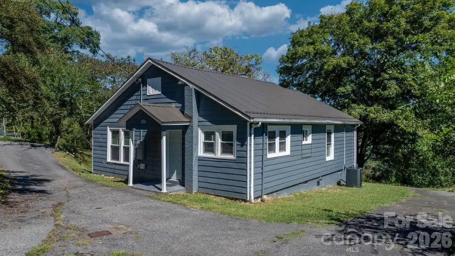 102 Lake Drive, Hickory, NC 28601 - #2
