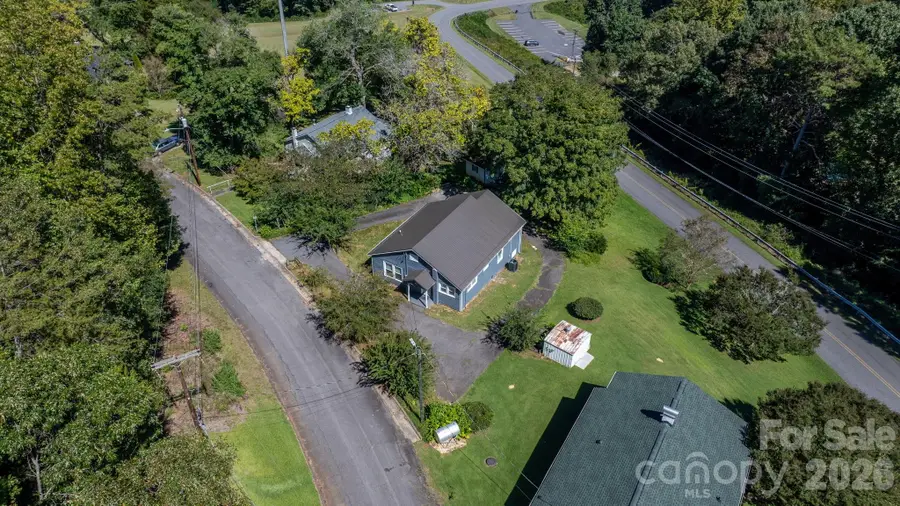 102 Lake Drive, Hickory, NC 28601 - #3