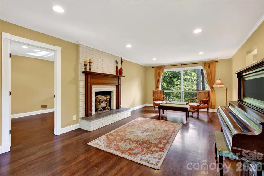 14 Willow Road, Asheville, NC 28804 - #3
