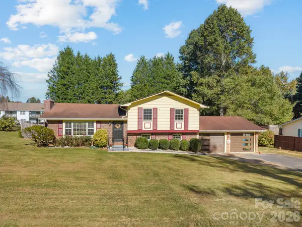87 Underhill Road, Hendersonville, NC 28792