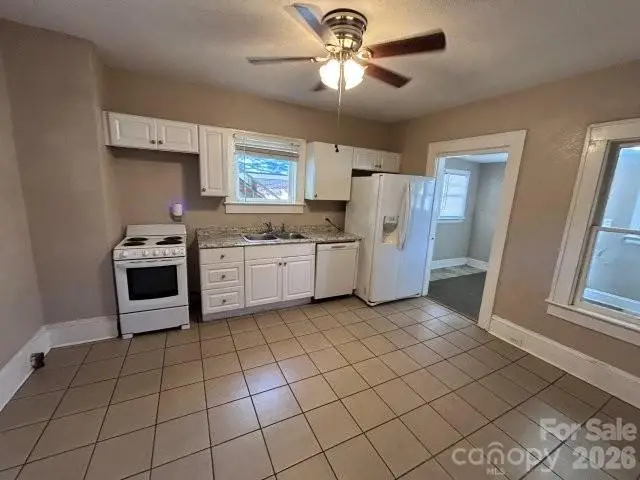 439 2nd Avenue Se, Hickory, NC 28602 - #2