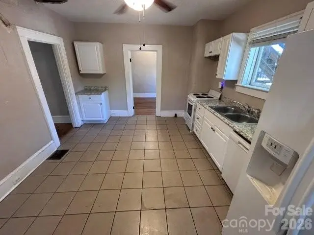 439 2nd Avenue Se, Hickory, NC 28602 - #3
