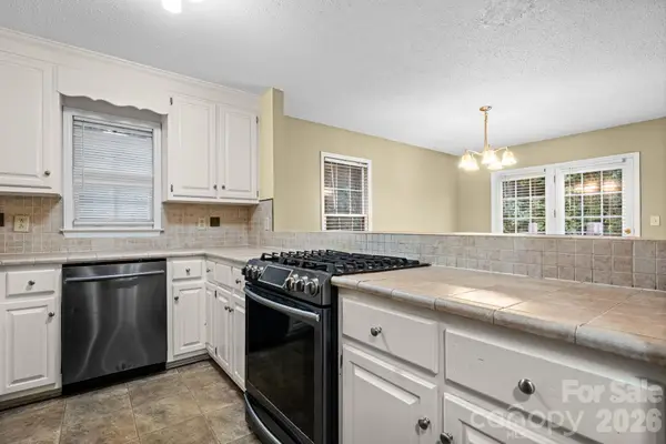 2433 1st Street Nw #22, Hickory, NC 28601