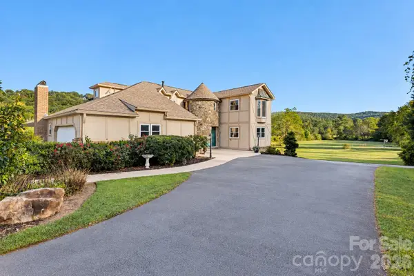 422 Crooked Creek Road, Hendersonville, NC 28739