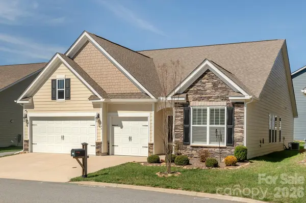 748 Summerfield Place, Flat Rock, NC 28731