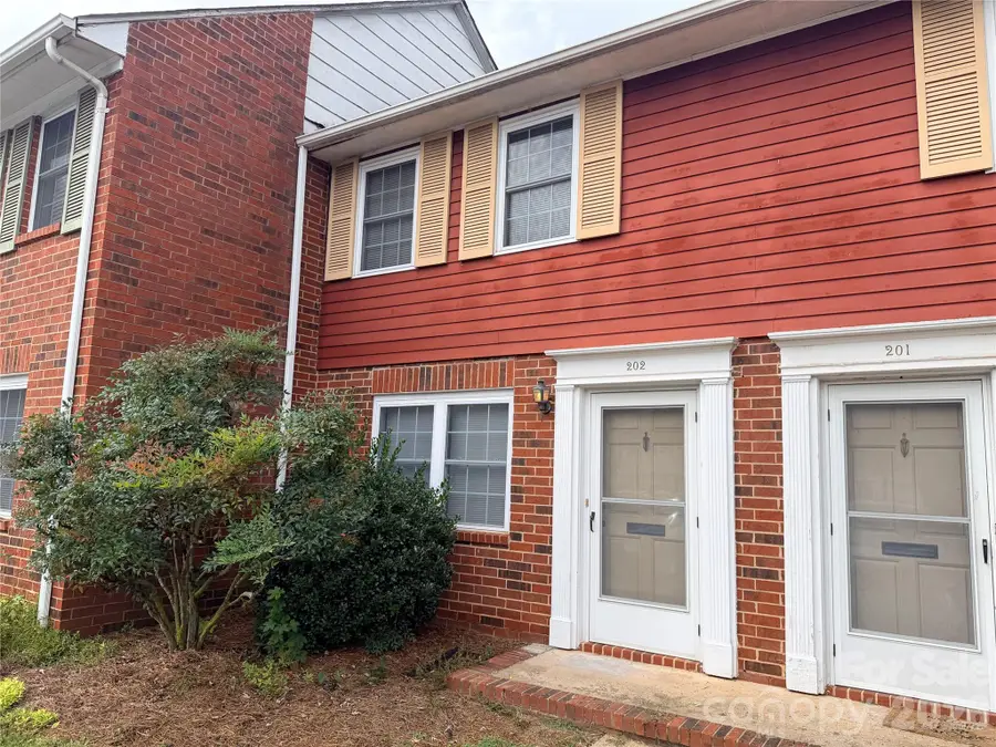 1300 Larchmont Place #202, Salisbury, NC 28144 - #2