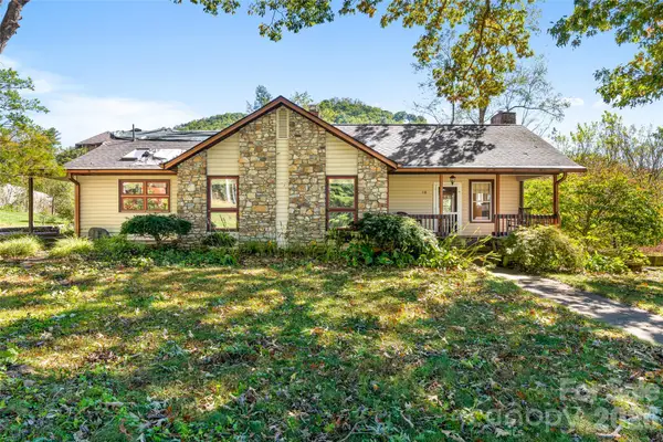 18 Mission Lane, Fairview, NC 28730