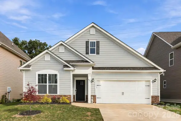 451 Fox Cove Cove, Hendersonville, NC 28792