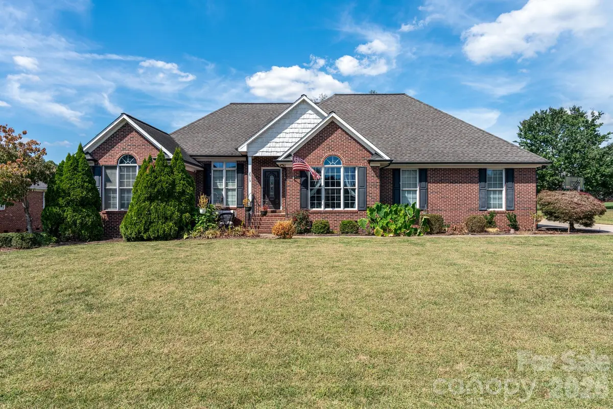 2915 Woodfield Lane, Lincolnton, NC 28092 - #1